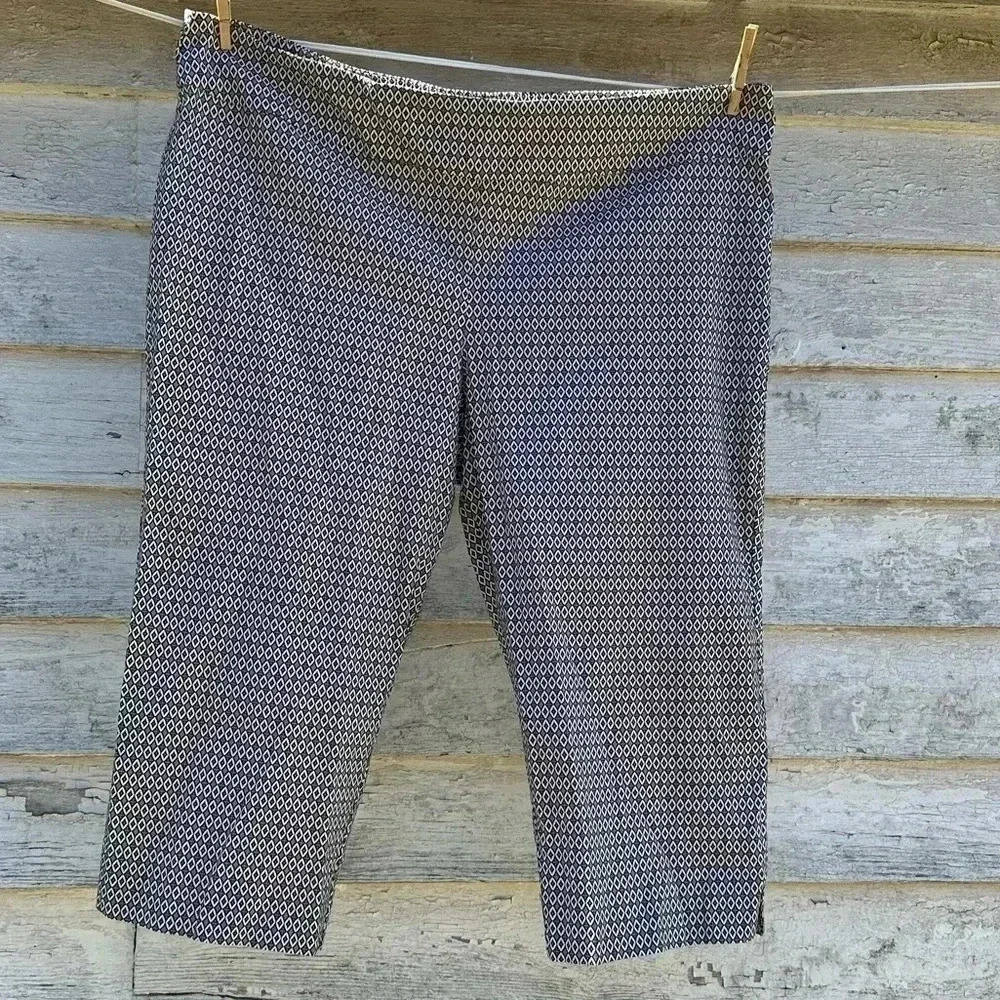 Lifestyle attitude gray and navy printed pants in good condition.‎ Size 26W